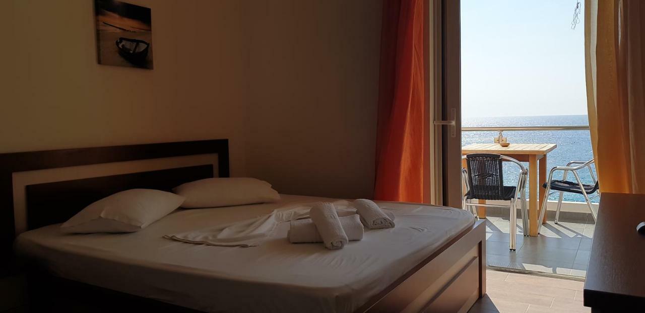 Golden 3* Himara